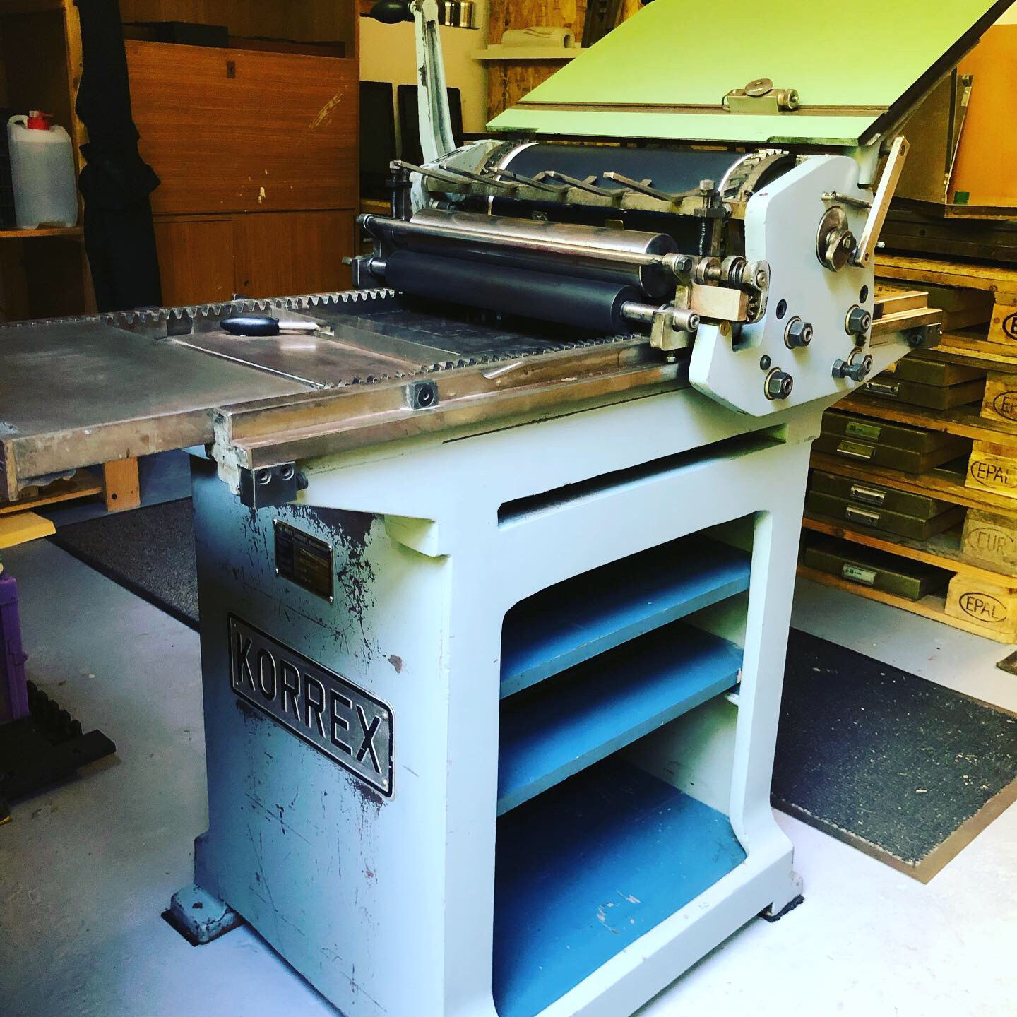 About Paper - Druckmaschine